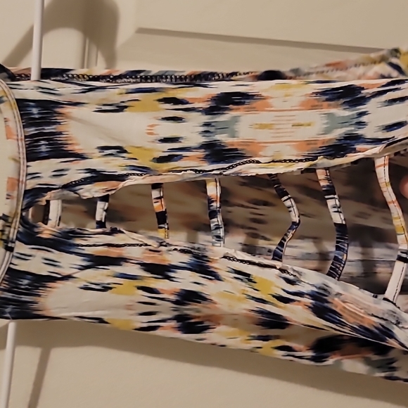 Backless Blouse - Picture 3 of 4